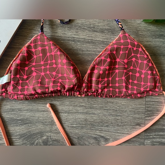 NWOT! Maaji reversible scrapbook stitches triangle bikini top. Size XL - Picture 10 of 12